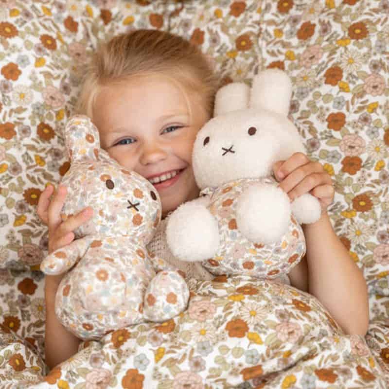 0021379 little dutch vintage sunny stripes cuddle 25 cm aop 1